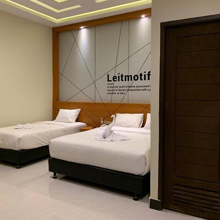 Bless Hotels Sintang 外观 照片