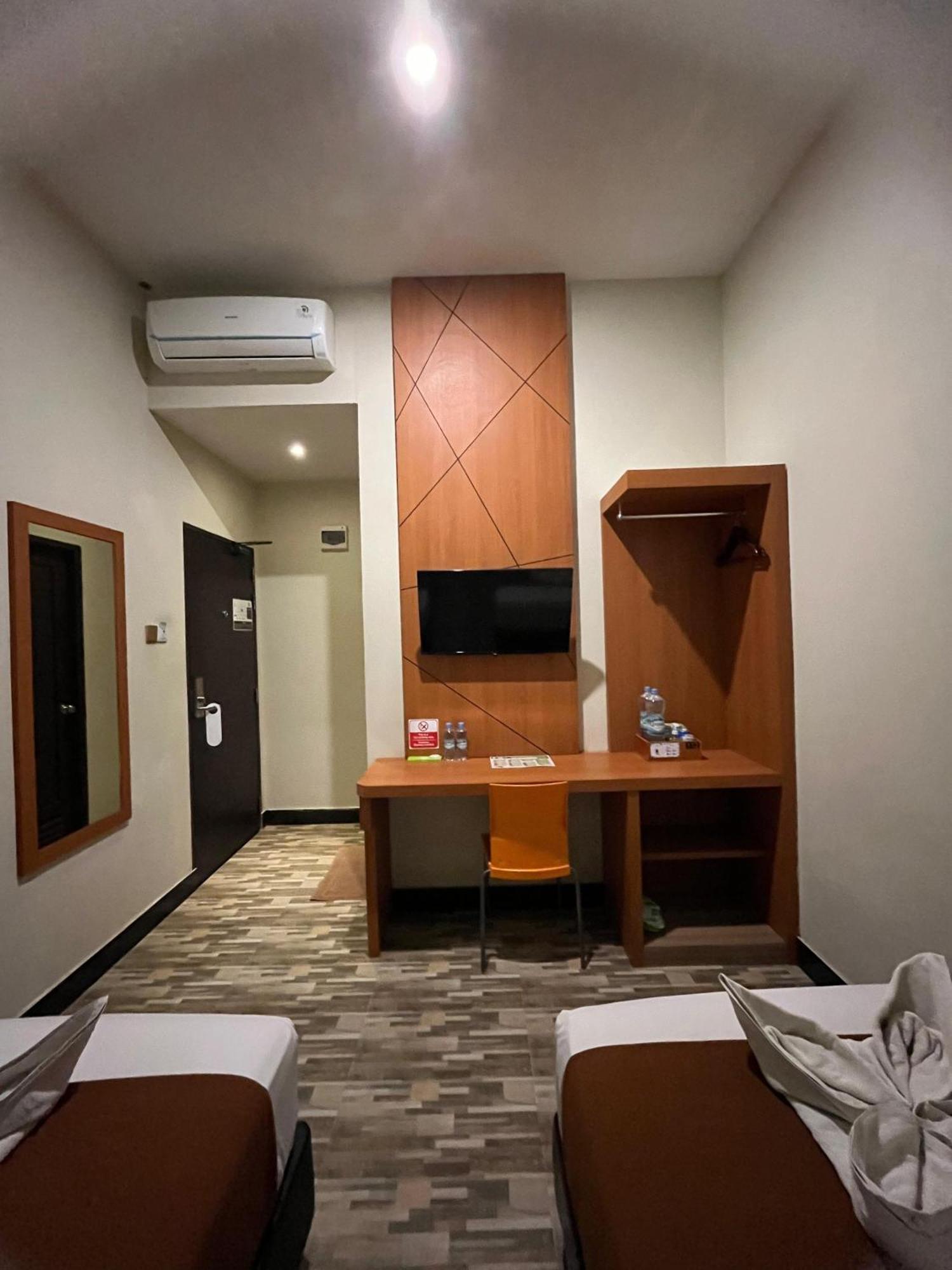 Bless Hotels Sintang 外观 照片