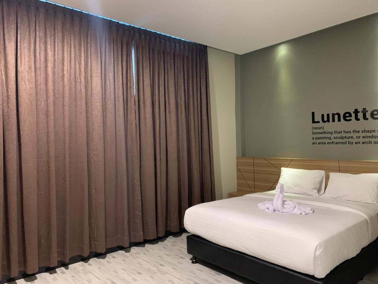 Bless Hotels Sintang 外观 照片