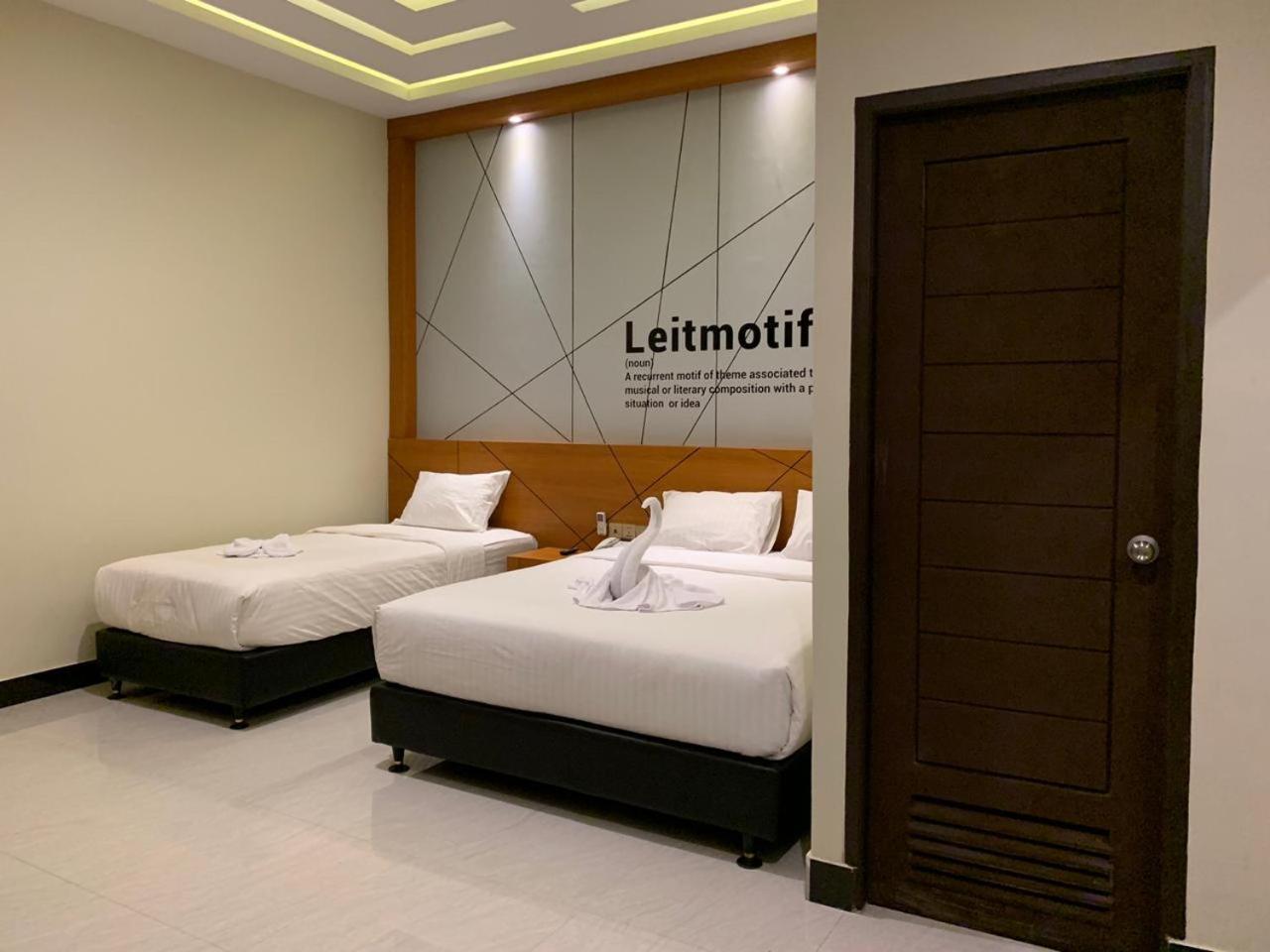 Bless Hotels Sintang 外观 照片
