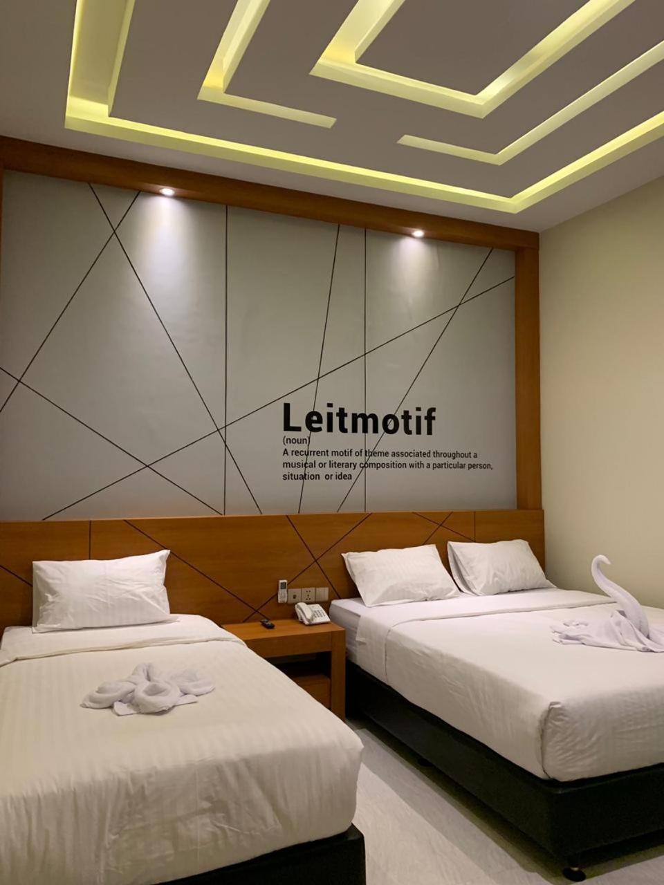 Bless Hotels Sintang 外观 照片