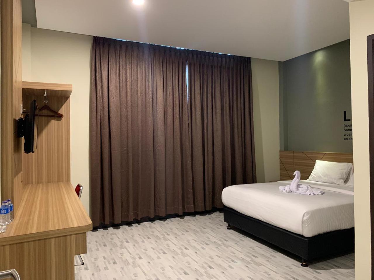 Bless Hotels Sintang 外观 照片
